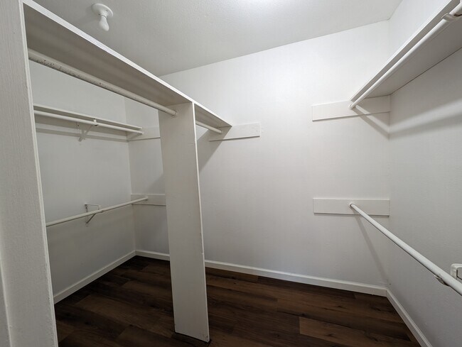 Building Photo - 16311 Thistleglen Drive