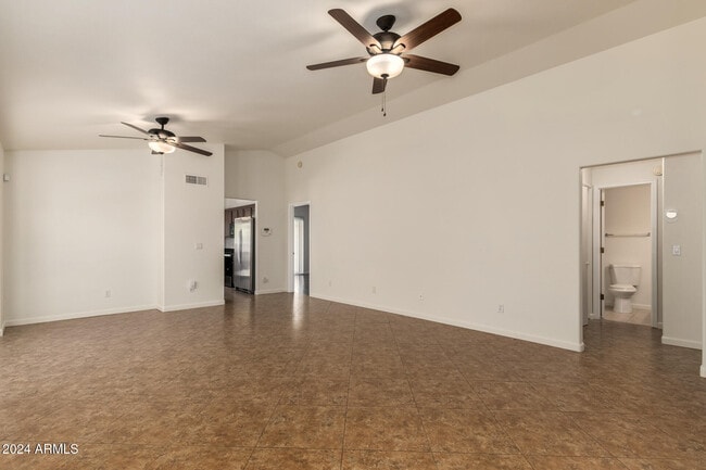 Building Photo - 4634 E Grovers Ave