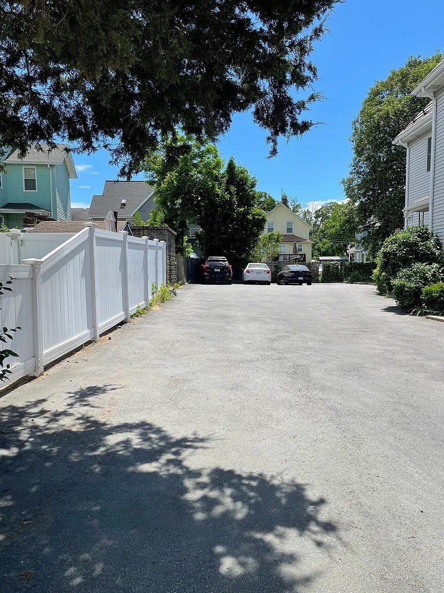 3 parking spaces - 229 Chapel St