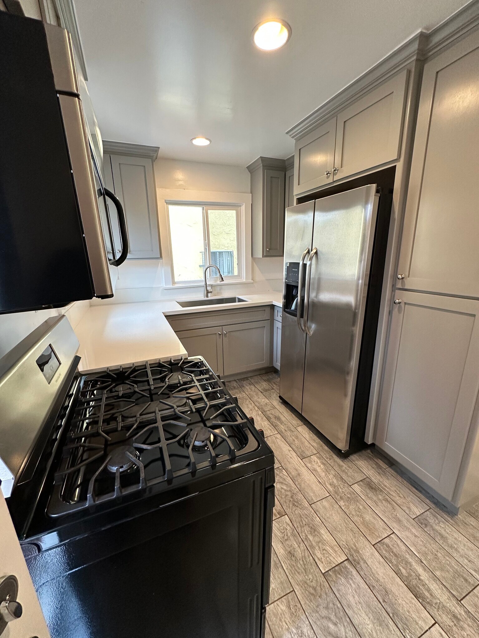 Building Photo - 552 Brooks Ave