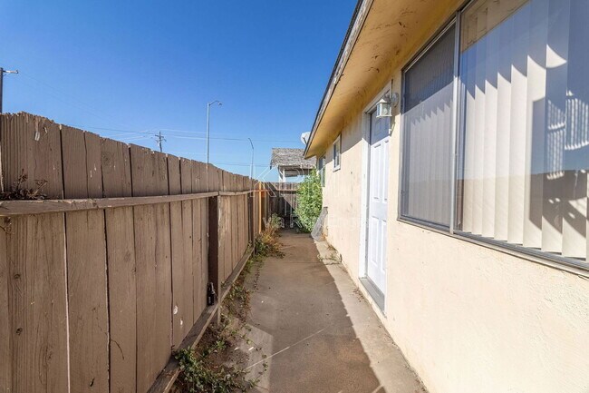 Building Photo - 10400 Lower Sacramento Rd