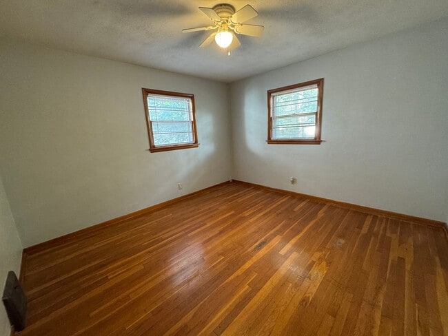 Building Photo - Home Sweet Hardwood: Charming 2 Bed/1 Bath...