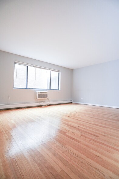 Building Photo - 551 W Stratford Pl