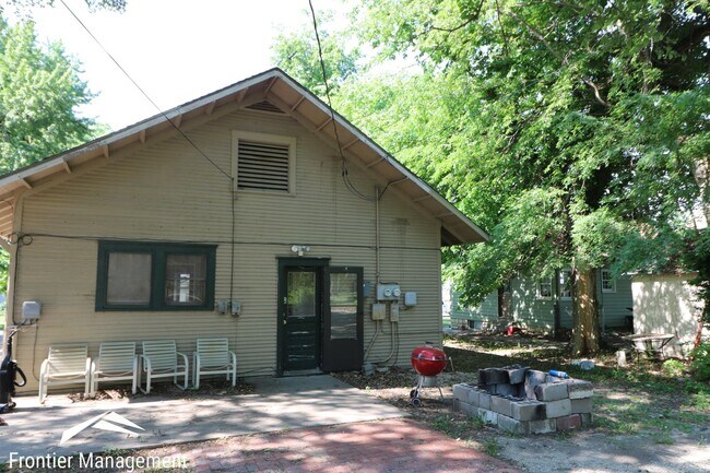 Building Photo - 1010 Ratone St