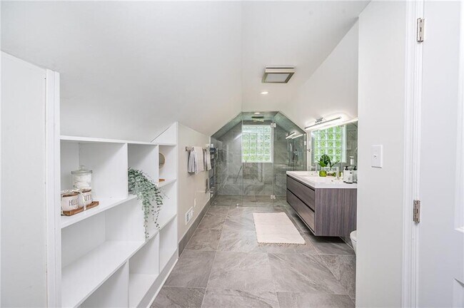 Building Photo - 4106 Grove Ave