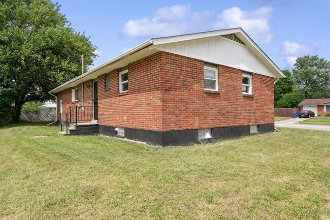 Building Photo - 1311 Liscum Dr