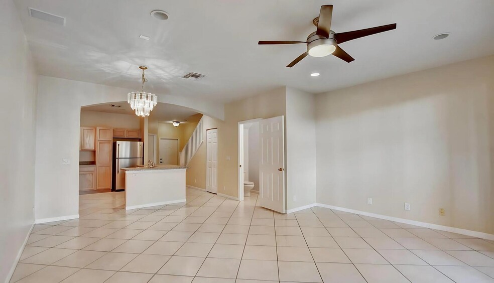 Building Photo - 8171 Bellagio Ln