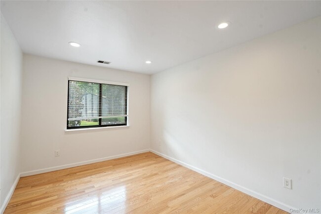 Building Photo - 236 Hamlet Dr