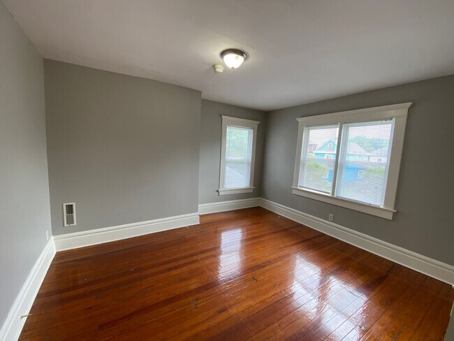 Building Photo - 406 E 17th Ave