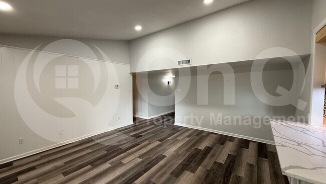 Building Photo - 306 Wildbriar Dr