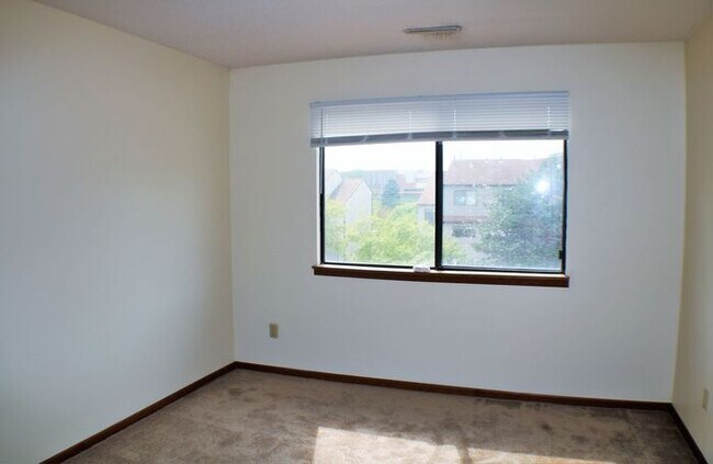 Building Photo - $1,375 | 3 Bedroom, 2.5 Bathroom Town Home...