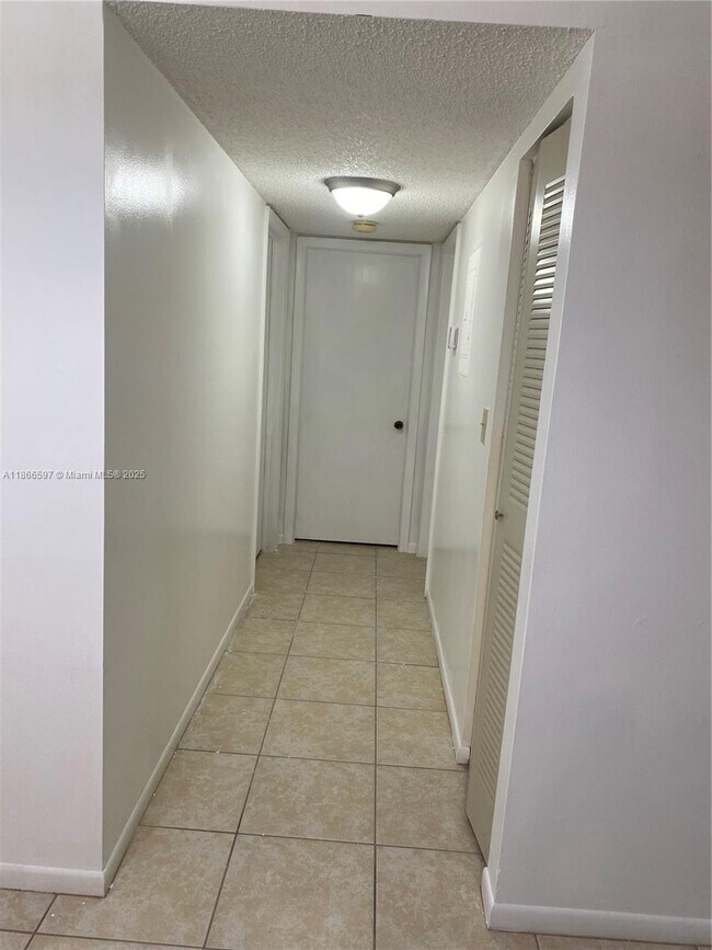 Building Photo - 10407 E Clairmont Cir