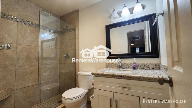 Building Photo - Private, 1bed/1bath condo in the Greenway ...