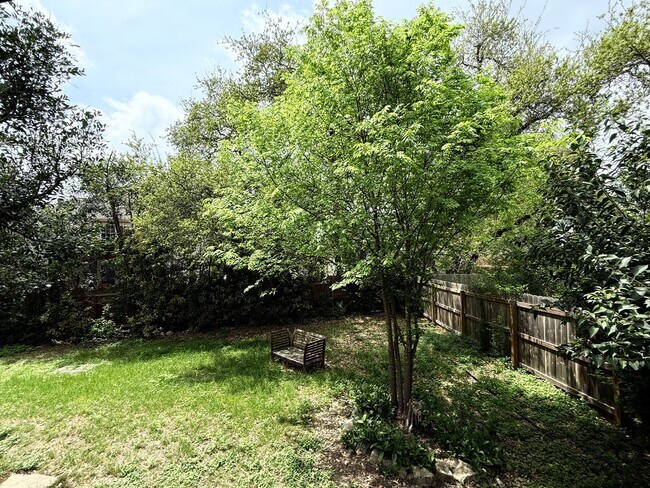 Building Photo - NEAR GOLF COURSE - WELL ESTABLISHED SPICEW...
