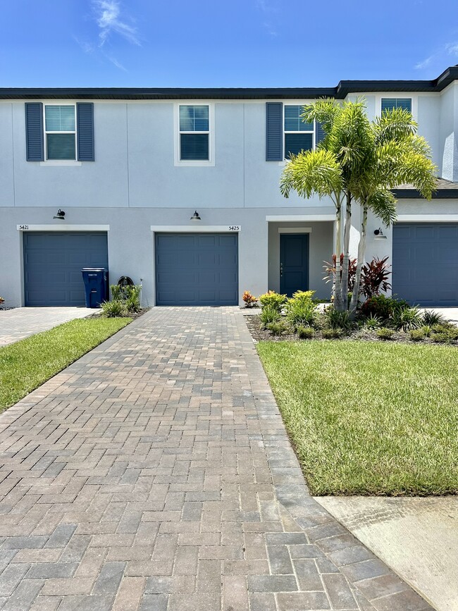 Building Photo - 5425 Tripoli Dr