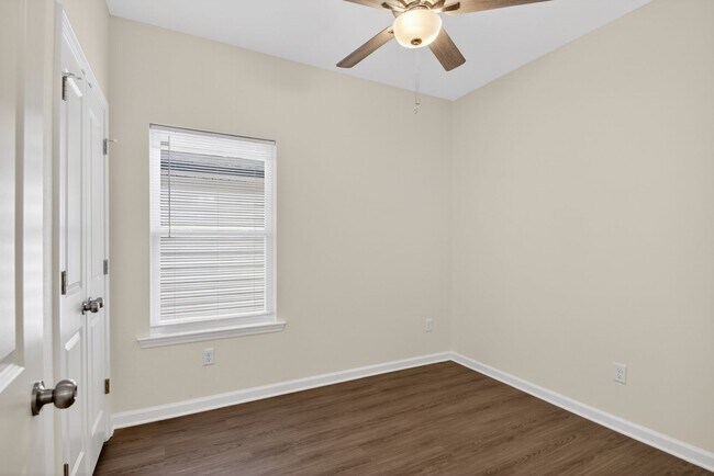 Building Photo - 3109 W 11th St