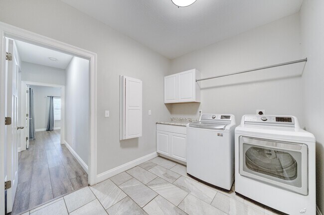 Building Photo - 742 Vista del Sol Ln