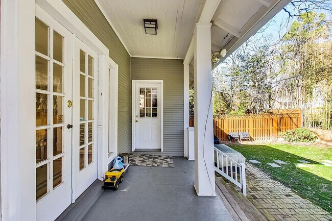 Building Photo - Palisades, NW Washington, DC - Beautiful 4...