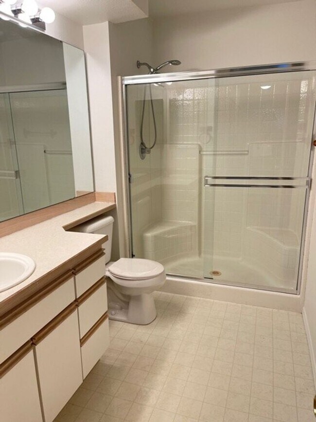 Building Photo - Beautiful 2 Bath Condo for Rent in the Hea...