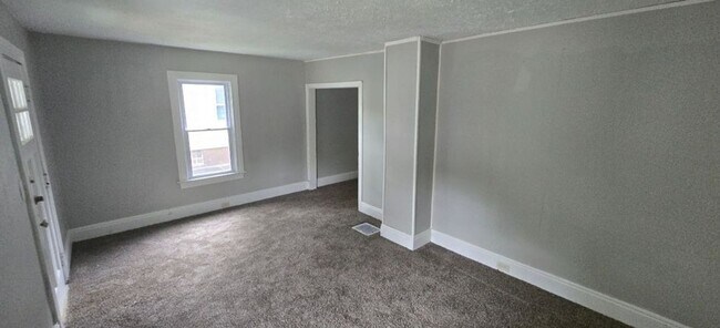 Building Photo - Charming 3-Bedroom Property in Prime Location