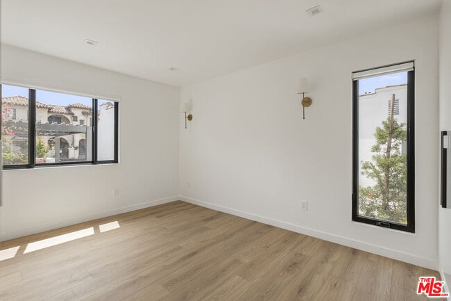 Building Photo - 1265 Keniston Ave