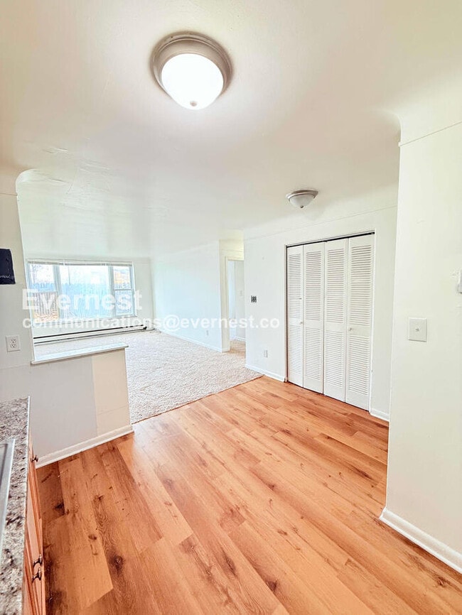 Building Photo - 15601 Schoolcraft Rd