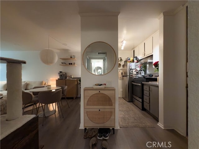 Building Photo - 532 N Rossmore Ave