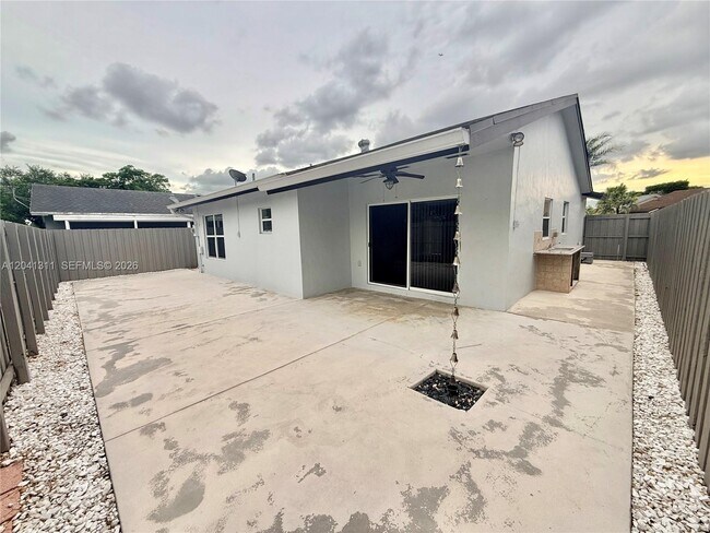 Building Photo - 4471 SW 138th Ct