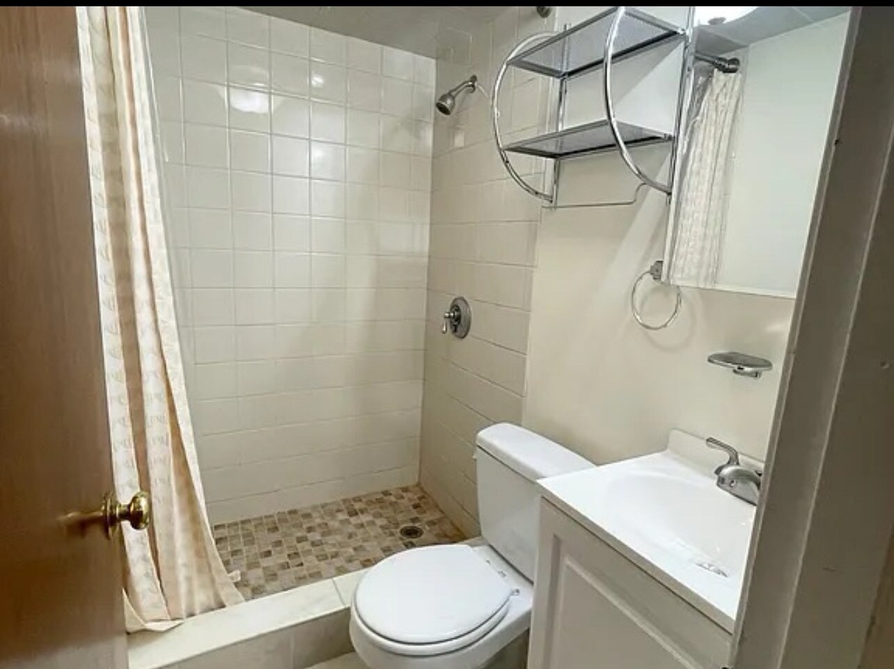 Building Photo - 7 Grove St