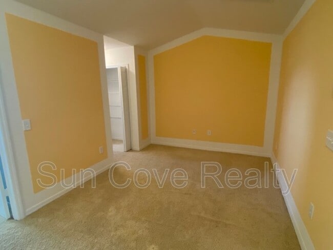 Building Photo - 20430 Needletree Dr