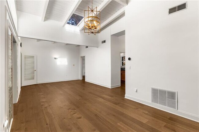 Building Photo - 130 Putnam Cir NE