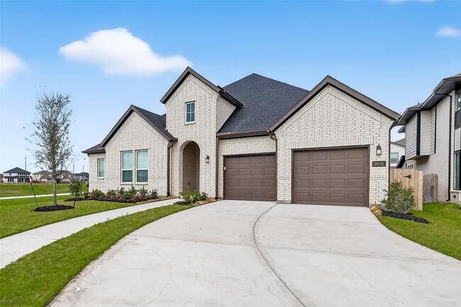 Building Photo - 2022 Serene Spgs Dr