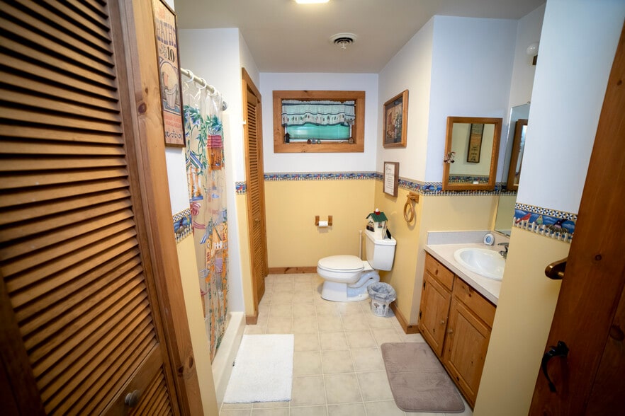 Bathroom - 6 Sandy Cv