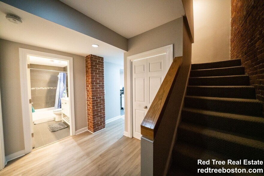 Building Photo - 191 Saint Botolph St