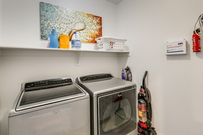 Building Photo - 12281 Pegasus Rd