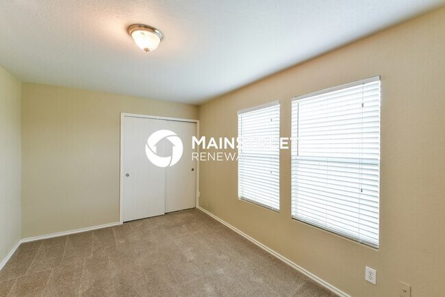 Building Photo - 5 Bedroom Pet-Friendly Home in San Antonio...
