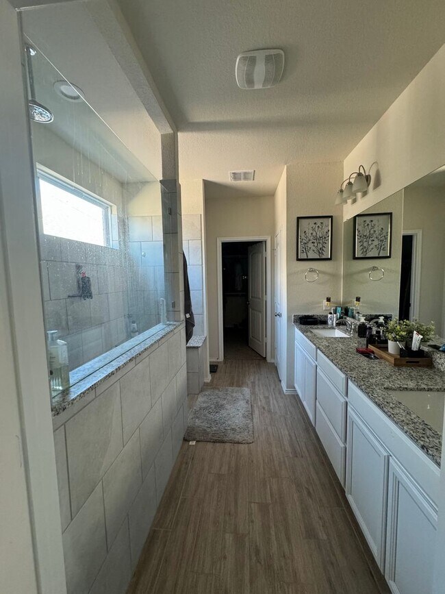 Building Photo - Beautiful 4 BD/3 BA Home Available off Wiseman Rd/Far West San Antonio! Available June 1st!
