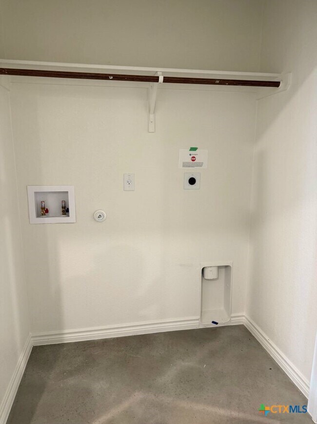 Building Photo - 1125 Lindsey Dr