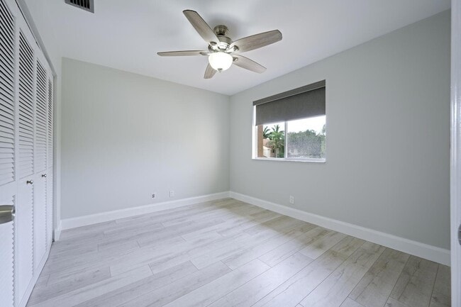 Building Photo - 6817 Via Regina