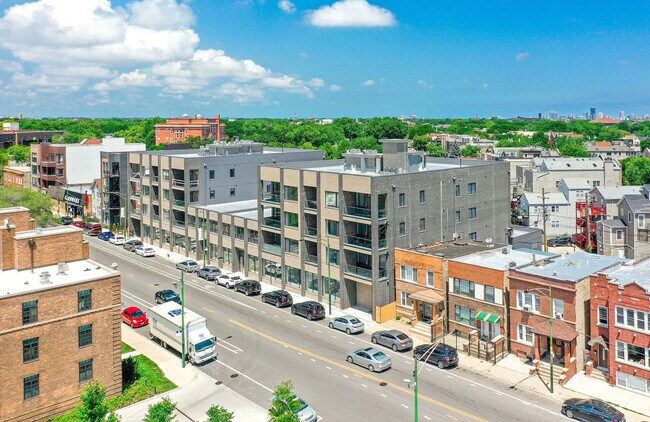 Building Photo - 2827 N Clybourn Ave