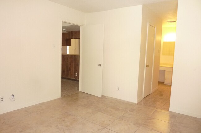 Building Photo - 8916 Carousel Ln