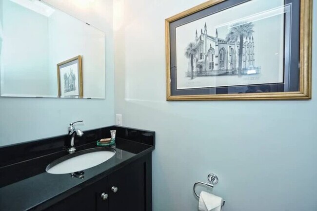 Building Photo - 600 Hermitage Ct