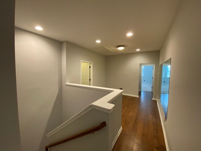 Building Photo - Immaculate Hillsborough Townhome