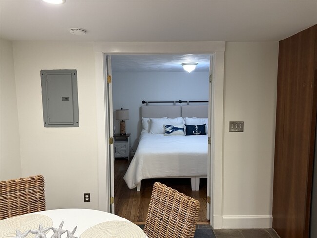 Building Photo - 26 Summer St