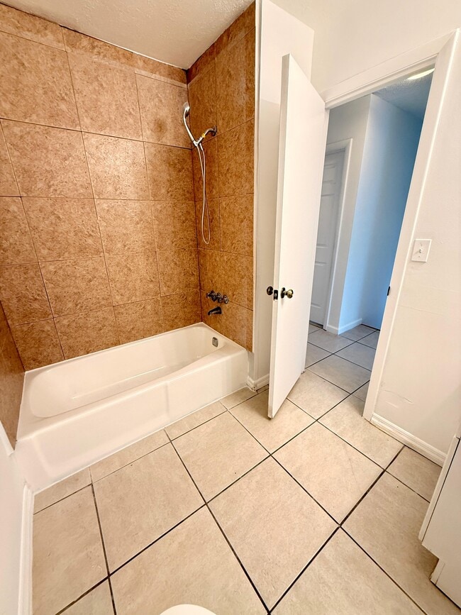 Building Photo - 3321 Farragut St