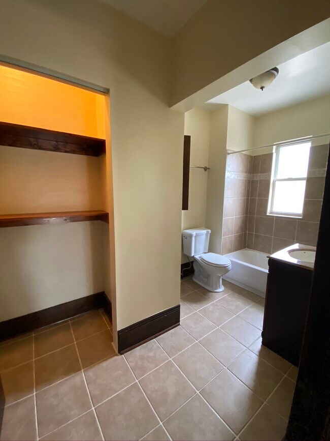 Building Photo - 1745 W 31st Pl