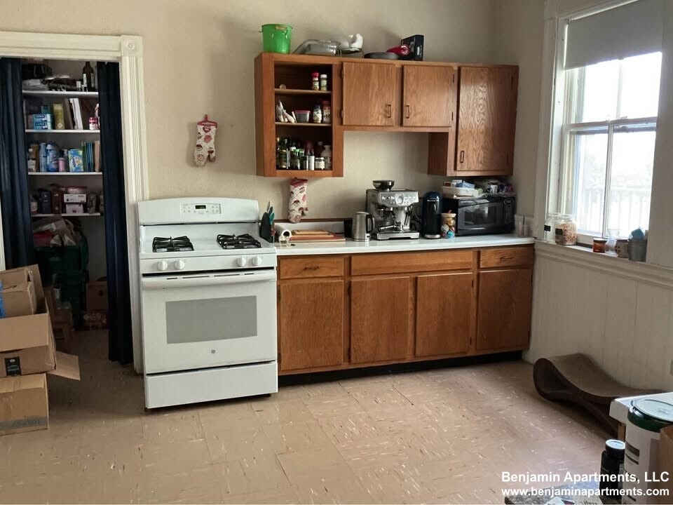 Building Photo - 74 Aldie St