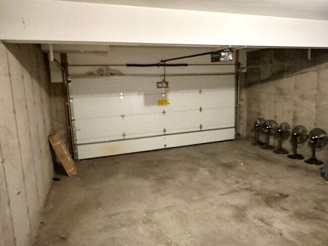 Building Photo - 14 Haviland St
