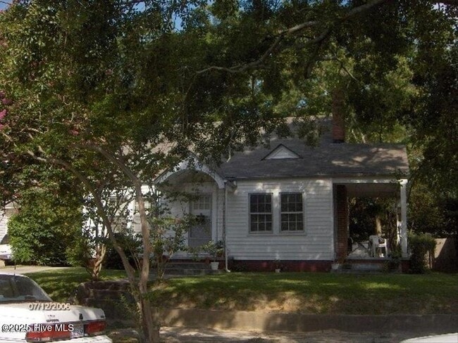 Primary Photo - 202 S Summit St
