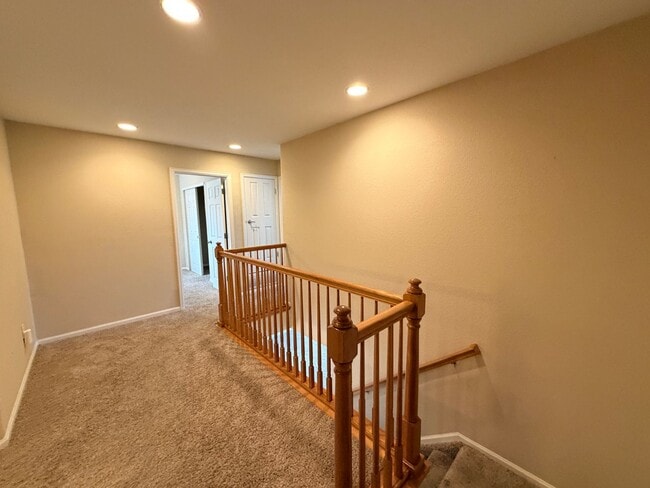 Building Photo - LEASING SPECIAL! Bright Open-Concept Condo with 1-Car Garage in Prime Commuter Location